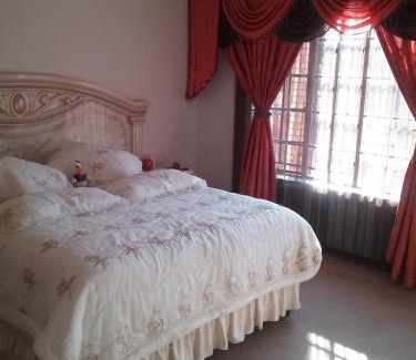 Kareeberg House | Mafikeng Homestay Villa for Lady guests only