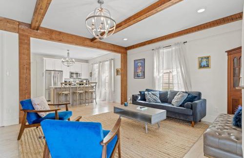 Uptown Historic District House | Magazine Street Stay Pool & Charm