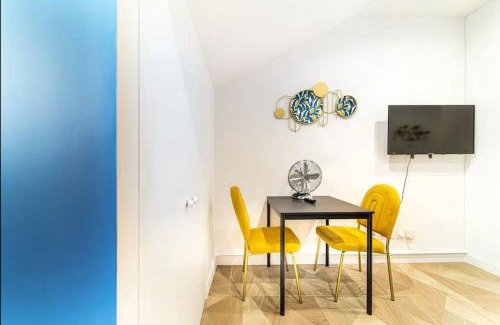 Republique - Tolstoi Apartment | Magenta, Charmant & Moderne