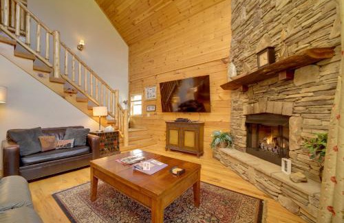 Maggie Valley House | Maggie Valley Cabin with Private Hot Tub and Game Room