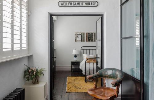 Cathedrals House | Magic Moments - London Bridge - by Frankie Says