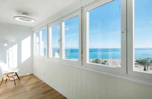 Torremolinos Apartment | Magic of the ocean, Front Line Beach Apartment