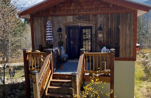 Twin Lakes House | Magical Artist Retreat