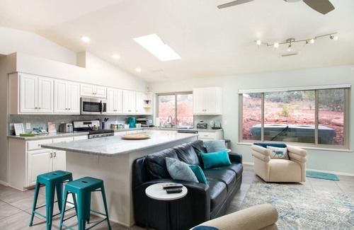 West Sedona House | Magical Cottage: Hot Tub, VIEWS, Nature All Around