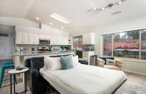 West Sedona House | Magical Cottage: Hot Tub, VIEWS, Nature All Around