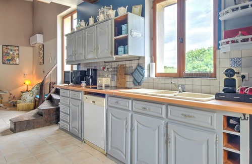 Sainte-Sabine-Born House | Magical Stay at the 'Il était une fois' Holiday Home – Shared Pool and Air Conditioning