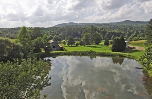 Warne House | Magical Hideaway with Hot Tub