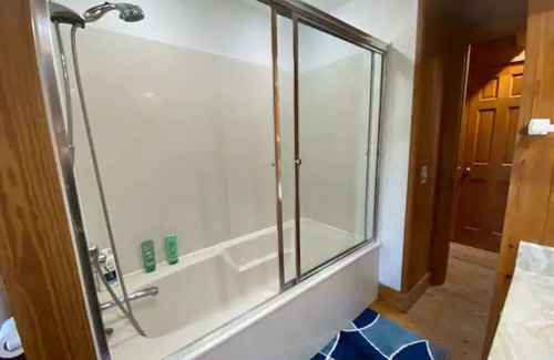 Warne House | Magical Hideaway with Hot Tub