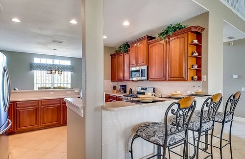 West Kissimmee House | Magical Lakeview (4 Master Suites) Pool Hot Tub BBQ Home Theater 2 Miles Disney