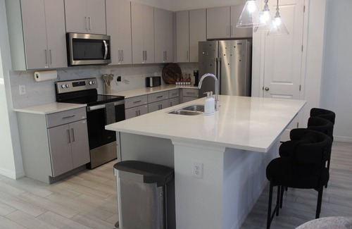 Davenport House | Magical Stay Near Disney - Modern & Cozy Townhome