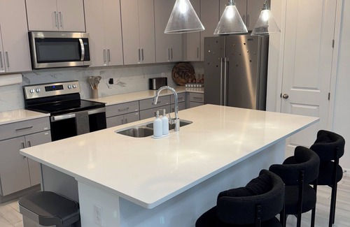 Davenport House | Magical Stay Near Disney - Modern & Cozy Townhome