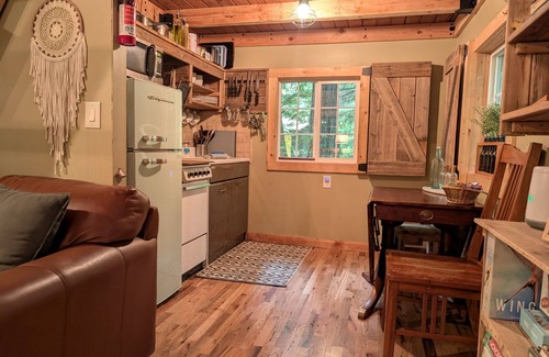 Ashford Cabin | Magical Woodland Retreat only 8mi to MRNP!