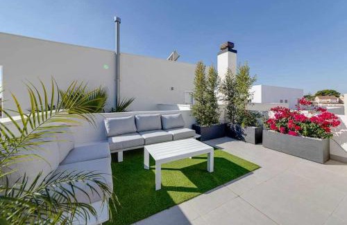 Santiago de la Ribera Villa | Magnífica villa con piscina climatizada