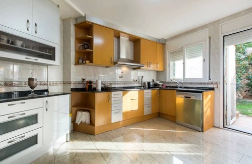 Badalona Villa | Magnífica Villa con Piscina con Vistas al mar y a Barcelona con 5 Dormitorios