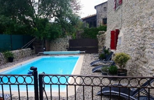 Saint-Andre-de-Cruzieres Bed & Breakfast | Magnificent room in a vaulted stone cellar