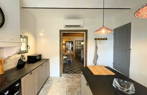 Saint-Quentin-la-Poterie House | Magnificent village house, 8 pers, air conditioning, pool, spa