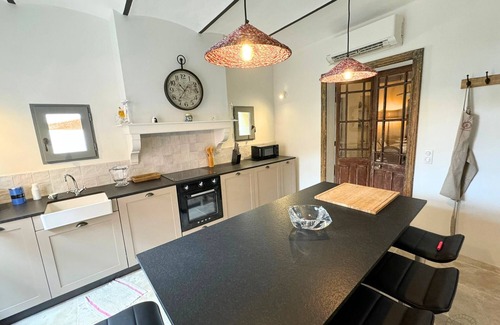 Saint-Quentin-la-Poterie House | Magnificent village house, 8 pers, air conditioning, pool, spa