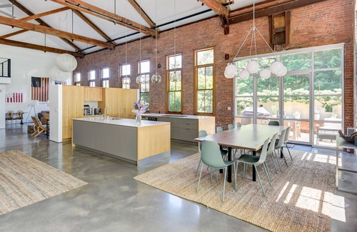 Beacon House | Magnificent 4,400 sqft Beacon Urban Loft with home theatre