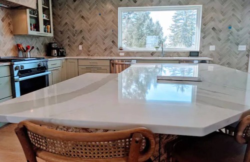 Four Corners House | Magnificent 9 bedroom home near Bozeman with private Gallatin River access