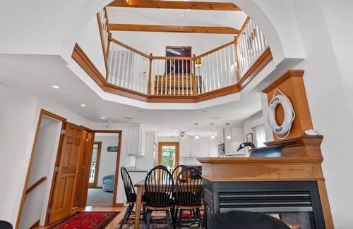 Ogunquit - Wells House | Magnificent Coastal Retreat-Gorgeous Sunset- Close Proximity to Beach!