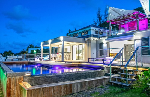 Orient Bay House | Magnificent contemporary villa on the heights of Saint-Martin.