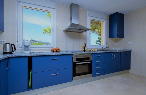 Costa Adeje Villa | Magnificent detached Villa with 5 Bedrooms, Private Pool, WI-FI, Tropical Garden