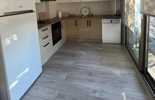 Milas Apartment | Magnificent Flat with Pool and Balcony