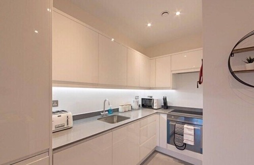 St Albans Condo | *Magnificent |KingBed |Wi-Fi | Short & Long Stays*
