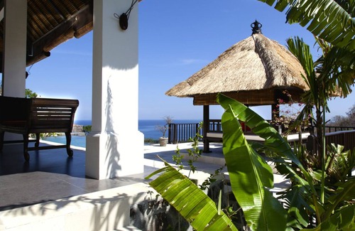 Temukus Villa | Magnificent Luxury Villa With Large Pool, Staff & Stunning Sea View!