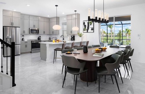 Florida Center House | Magnificent Mansion | Breathtaking estate mins to Universal, Disney, restaurants