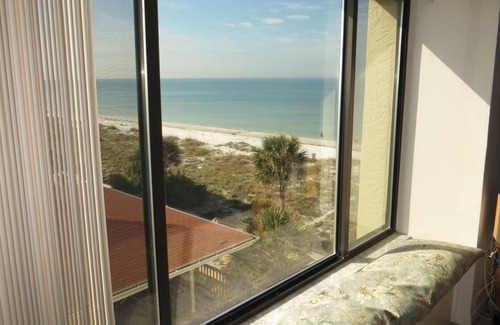 Indian Rocks Beach Condo | Magnificent Oceanfront Views And Spectacular Sunsets With Pool