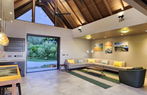 Teahupoo Villa | Magnificent seaside villa in the heart of a splendid estate. WIFI pool