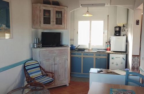 L'Escala Apartment | MAGNIFICENT SEA VIEW 150m from the beach 2pers + 1enf app. Air conditioning. Wifi