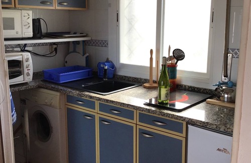 L'Escala Apartment | MAGNIFICENT SEA VIEW 150m from the beach 2pers + 1enf app. Air conditioning. Wifi