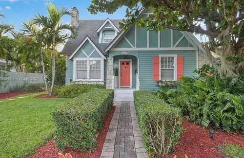 Parrot Cove House | Magnificent ''Windsor House!'' 1934 Tudor style historic cottage