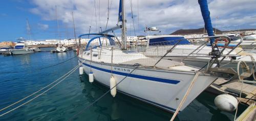 Caleta de Sebo Boat Rental | Magnifico barco en La Graciosa
