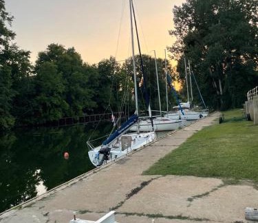 Vaux-sur-Seine Apartment | Magnifique studio rénové en juin 2025 au centre ville de Vaux-sur-Seine