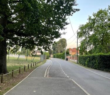 Vaux-sur-Seine Apartment | Magnifique studio rénové en juin 2025 au centre ville de Vaux-sur-Seine