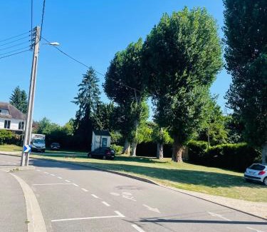 Vaux-sur-Seine Apartment | Magnifique studio rénové en juin 2025 au centre ville de Vaux-sur-Seine