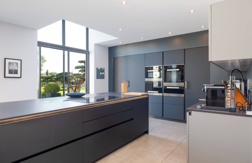 Le Petit-Celland Villa | Magnifique Villa, Piscine Intérieure Chauffée, Tennis