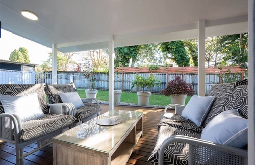 Coffs Harbour House | Magnolia Cottage - 2bdrm walk to CBD private quiet