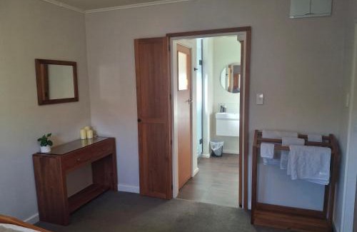 Arundel Bed & Breakfast | Magnolia Cottage B&B