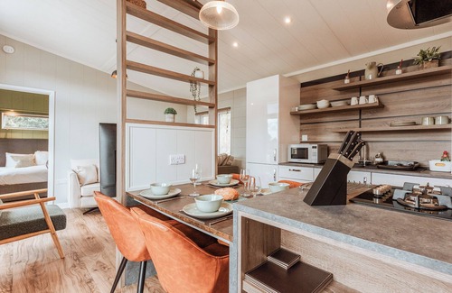 Bridgnorth Ski Chalet | Magnolia Lodge VIP Hot Tub