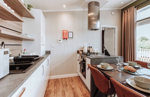 Bridgnorth Ski Chalet | Magnolia Lodge VIP Hot Tub