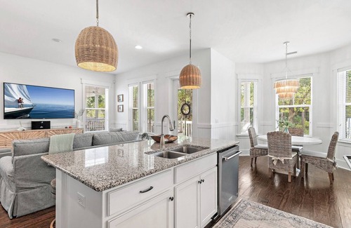 Santa Rosa Beach House | Magnolia Mint | Stylish 4BR Retreat w/Golf Cart, Bikes, Sleeps 10, Resort Amenities