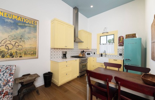 Los Alamos Apartment | Magnolia residence, located downtown between the Union Hotel & Bells restaurant.