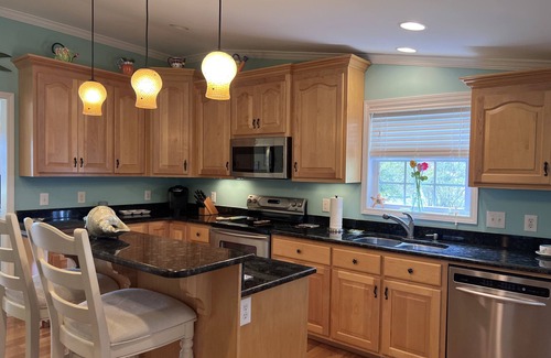 Newport House | Magnolia Retreat - 3 bdrm, 3 bath intercoastal view - water access