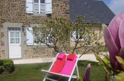 Le Mesnil-Ozenne House | Magnolias" house with garden and barbecue