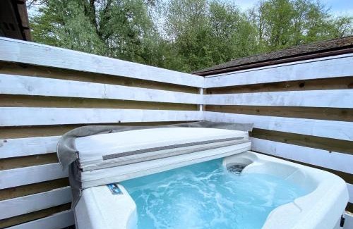 Warminster House | Magpie 5 Hot Tub HuntersMoon-Warminster-Bath-Wiltshire