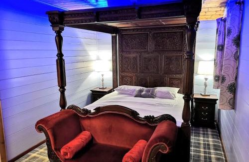 Warminster House | Magpie 5 Hot Tub HuntersMoon-Warminster-Bath-Wiltshire